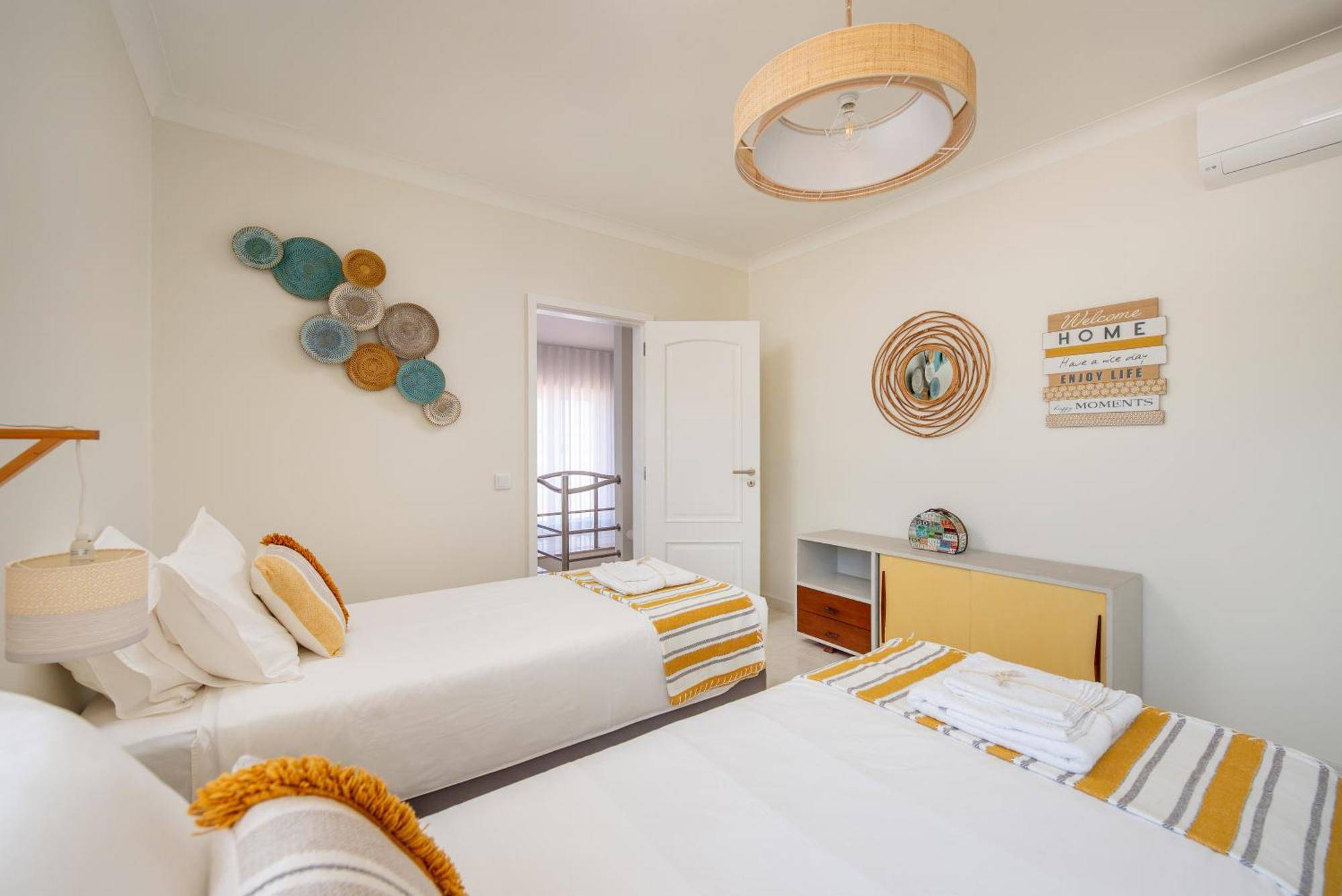 Horta's - Private Heatable Pool Villa Lagos